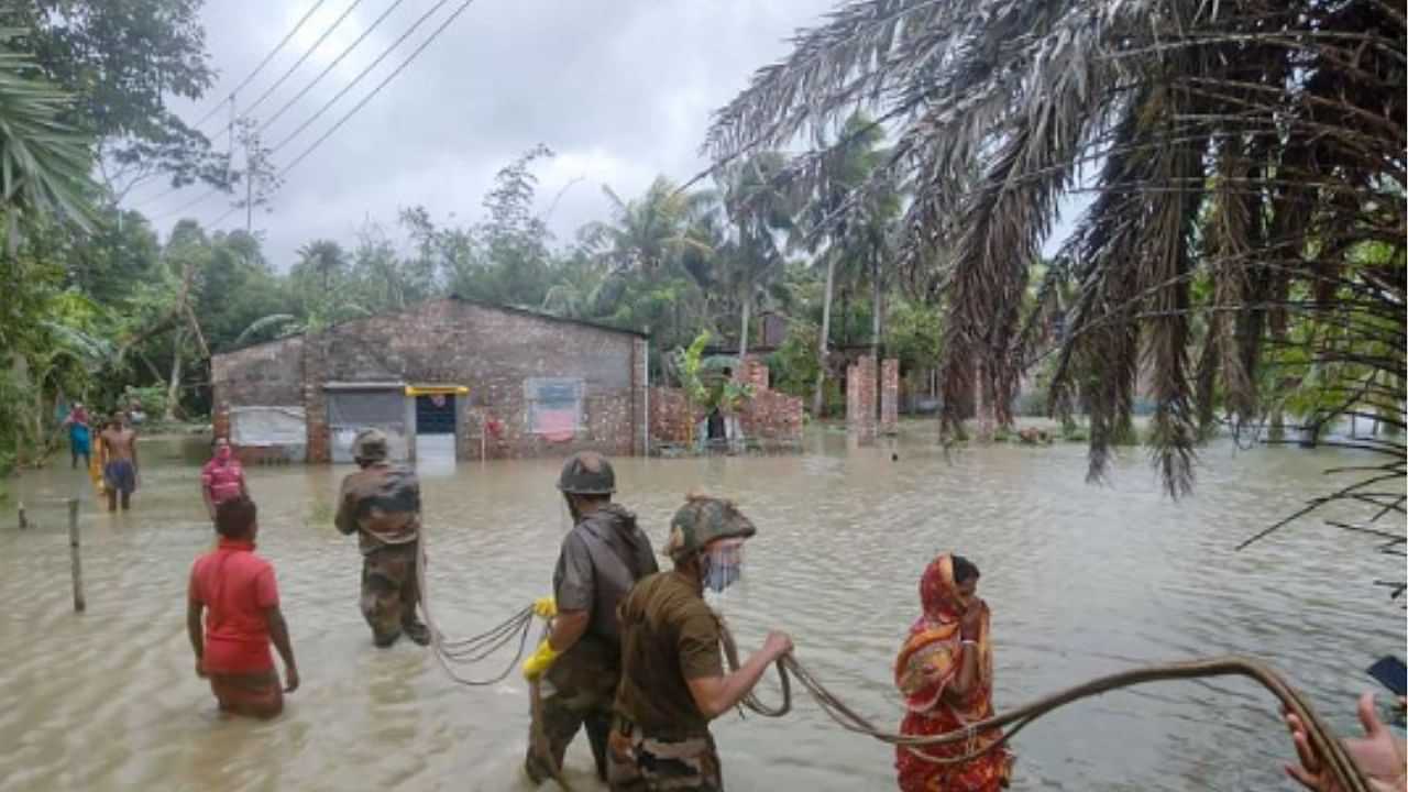 வடகிழக்கு மாநிலத்தை புரட்டி போட்ட ரீமல் புயல்.. 39 பேர் உயிரிழந்த சோகம்!