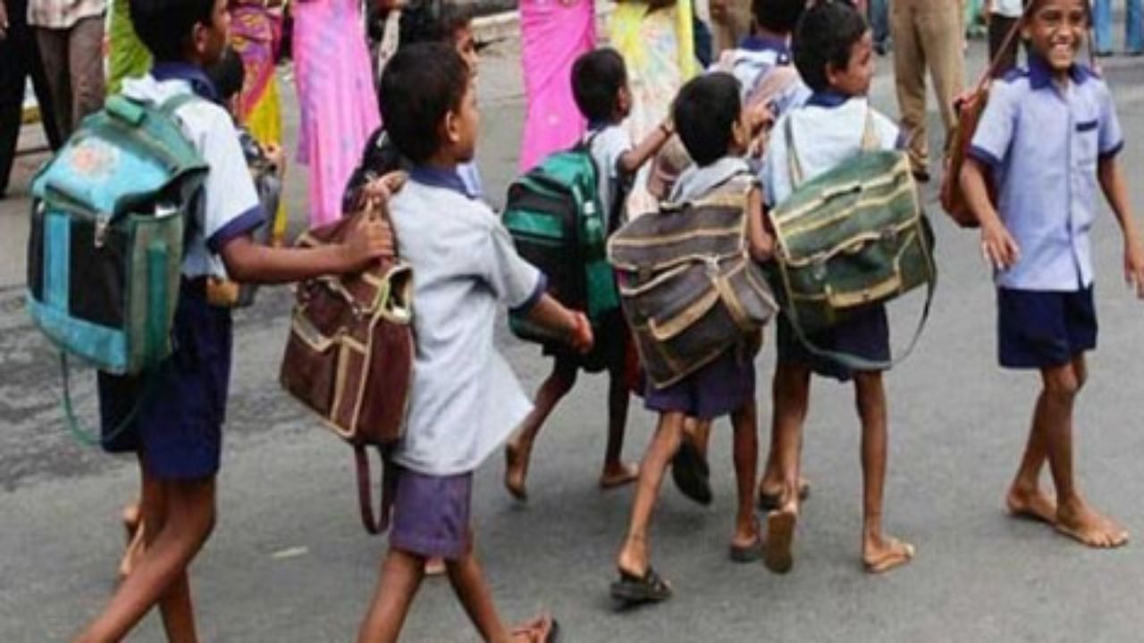 TN School Reopen: தமிழ்நாட்டில் பள்ளிகள் திறப்பு தள்ளிவைப்பு.. எப்போது தெரியுமா?