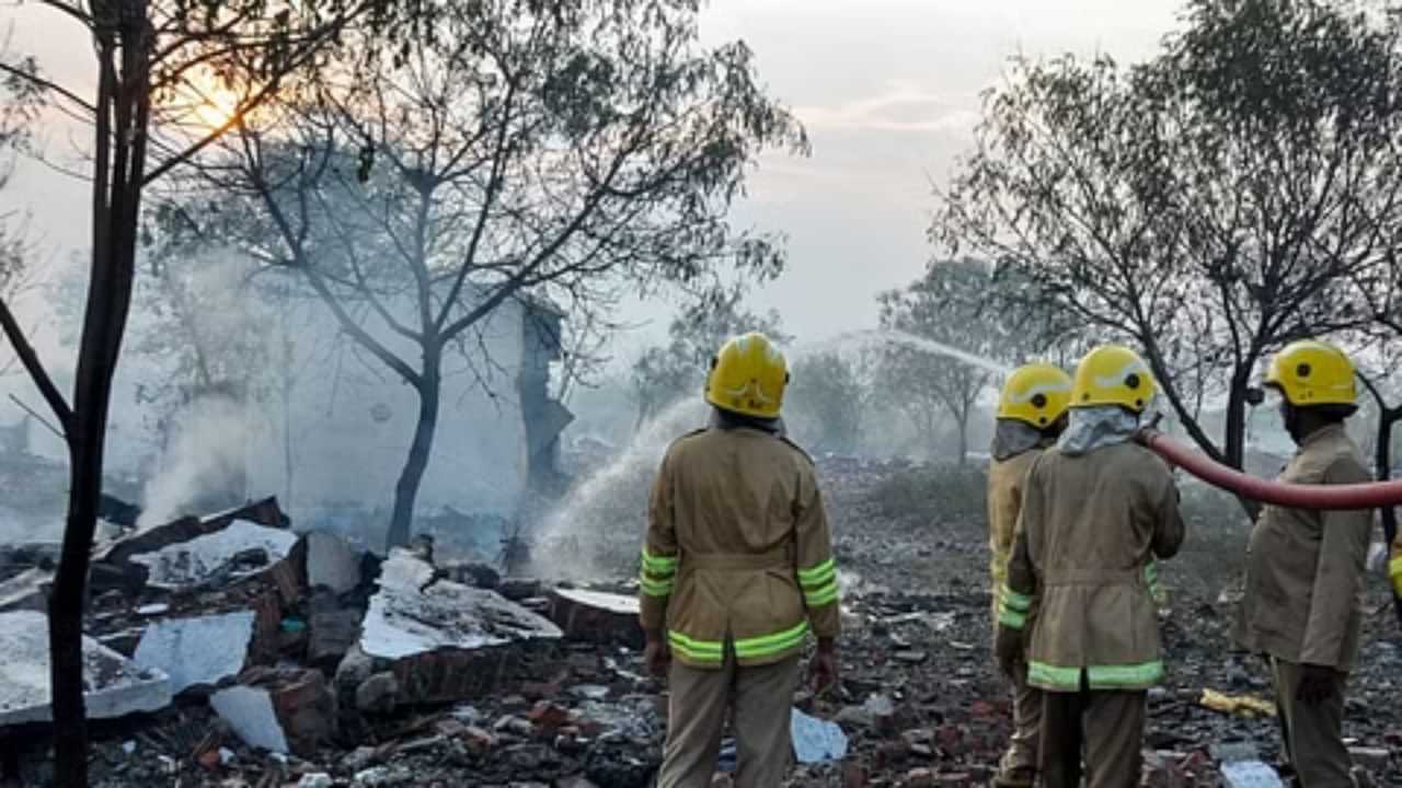 விருதுநகரில் பட்டாசு ஆலையில் வெடி விபத்து.. 4 பேர் உடல் கருகி உயிரிழப்பு!