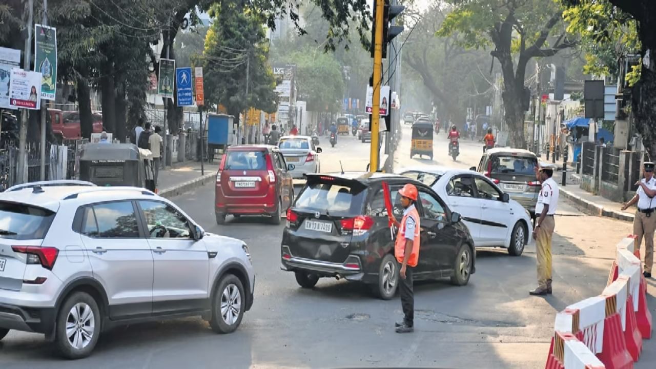 Chennai Traffic Diversion: சென்னையில் போக்குவரத்து மாற்றம்.. இந்த வழியெல்லாம் முற்றிலும் தடை.. நோட் பண்ணிக்கோங்க!