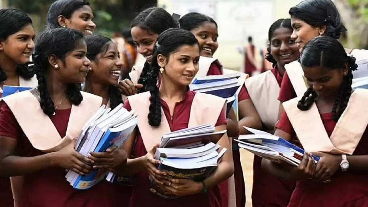 TN School Reopen: முடிந்தது கோடை விடுமுறை... தமிழ்நாட்டில் பள்ளிகள் திறப்பு!