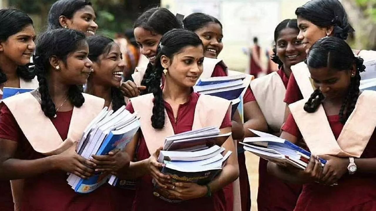 TN School Reopen: முடிந்தது கோடை விடுமுறை… தமிழ்நாட்டில் பள்ளிகள் திறப்பு!