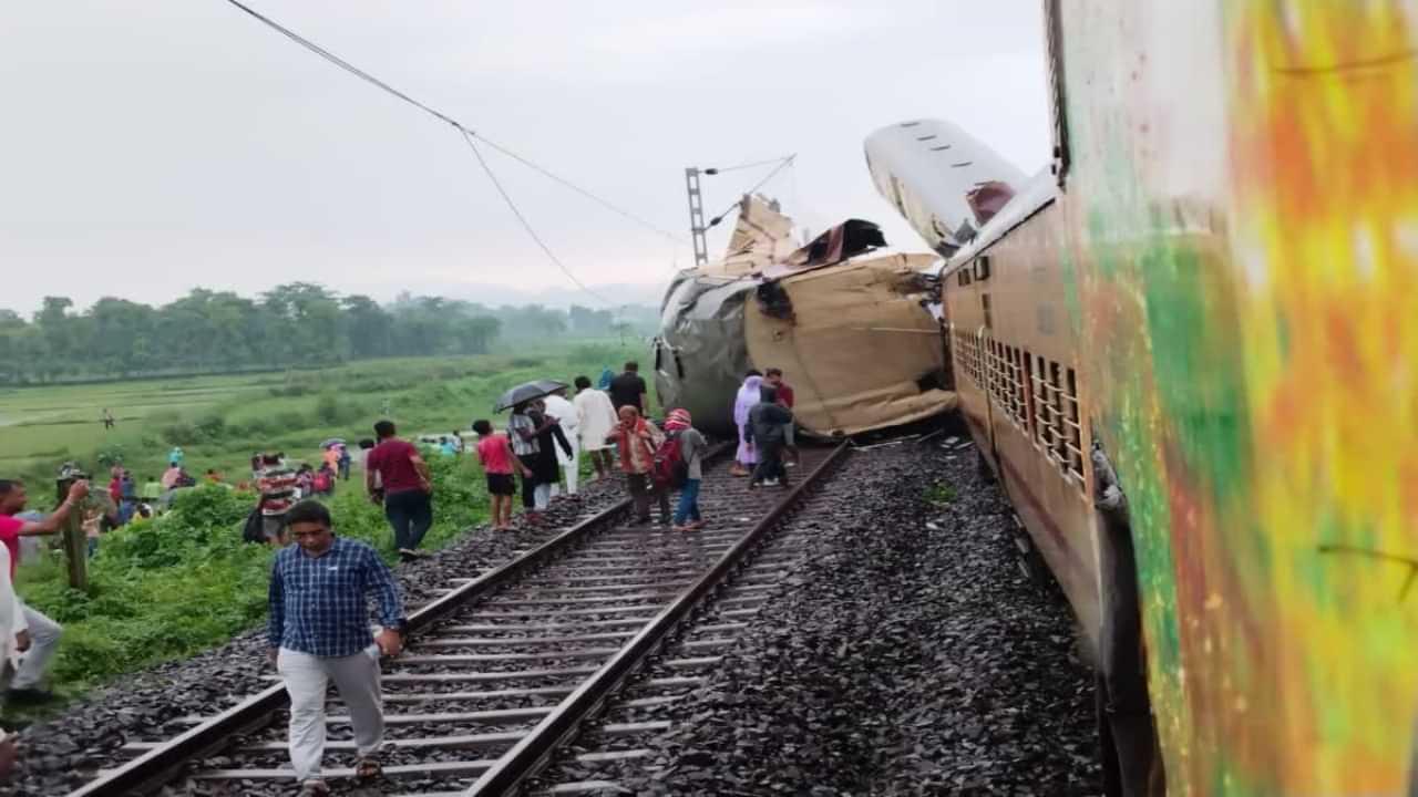 Kanchanjunga Train Accident: மேற்குவங்க ரயில் விபத்துக்கு காரணம்.. சிக்னல் கோளாறா? மனித தவறா? பரபர தகவல்!