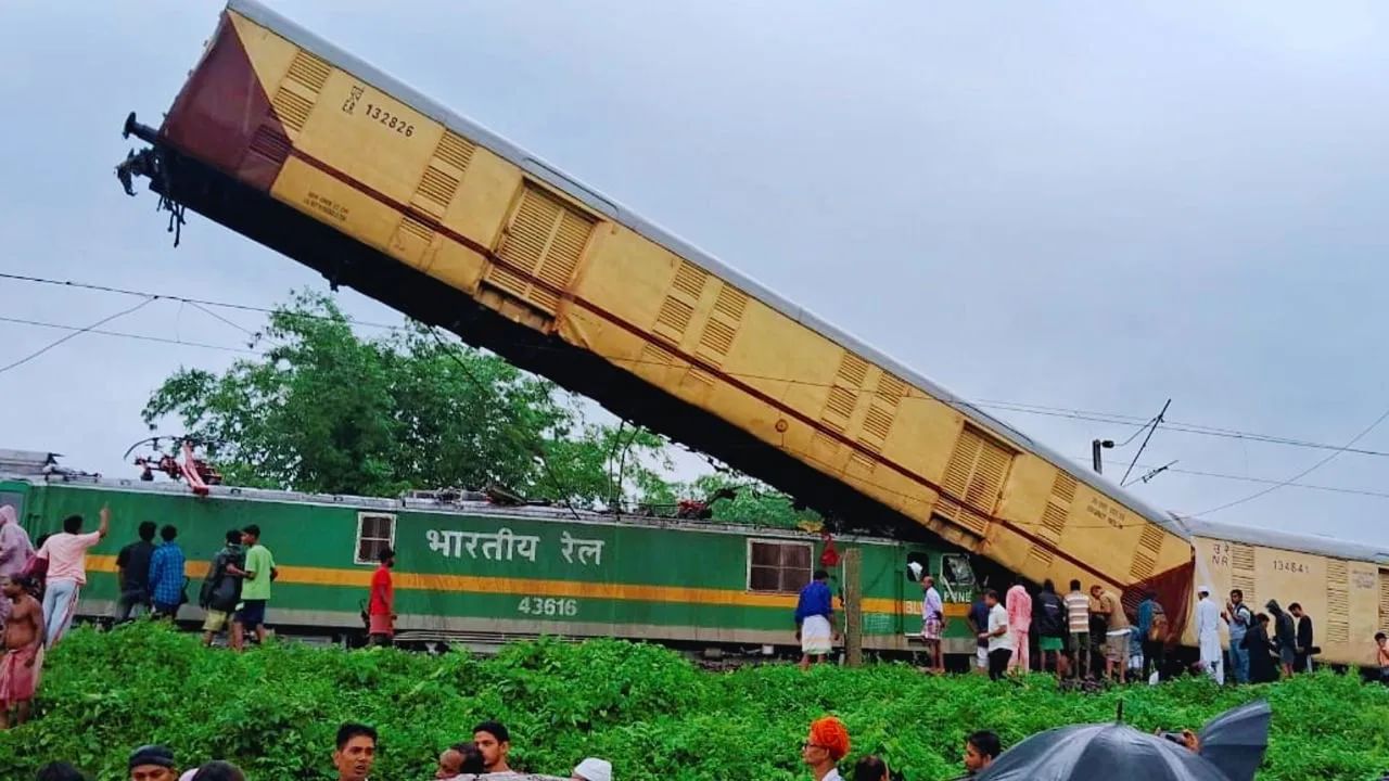 Kanchanjunga Train Accident: நாட்டையே உலுக்கிய ரயில் விபத்து.. 15 பேர் உயிரிழப்பு.. நிவாரணம் அறிவிப்பு!