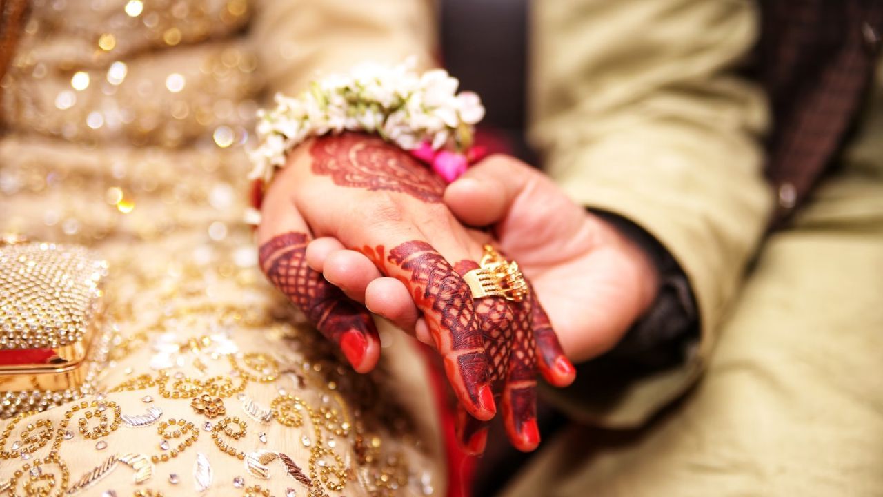 Marriage Loan : கடன் வாங்கிதான் திருமணத்தை நடத்த வேண்டுமா? இதை கட்டாயம் தெரிந்துக்கொள்ளுங்கள்!