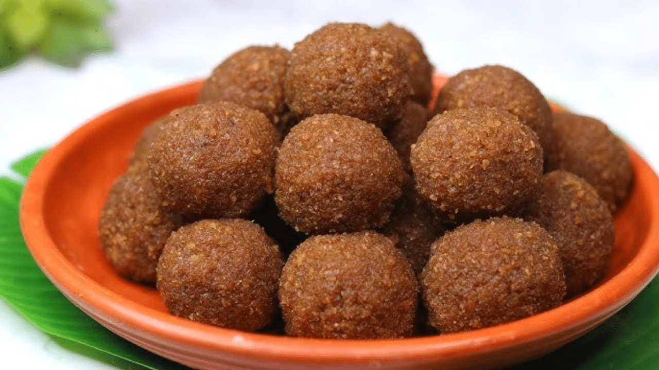 Narkel Naru Recipe: இந்த 4 பொருள் இருந்தா போதும் சத்தான தேங்காய் லட்டு ரெடி..