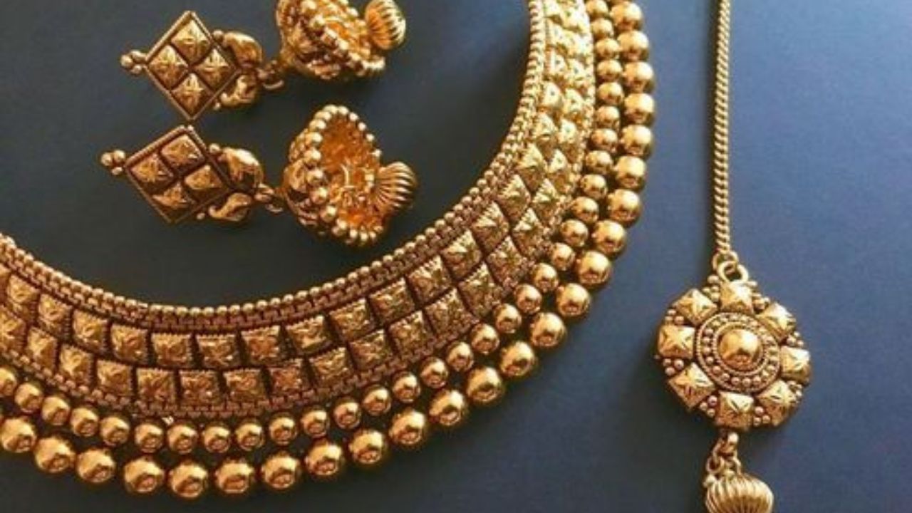 Gold Price Today: தங்கம் வாங்க சரியான நேரம் இதுதான் மக்களே.. அதிரடியாக குறைந்த விலை..