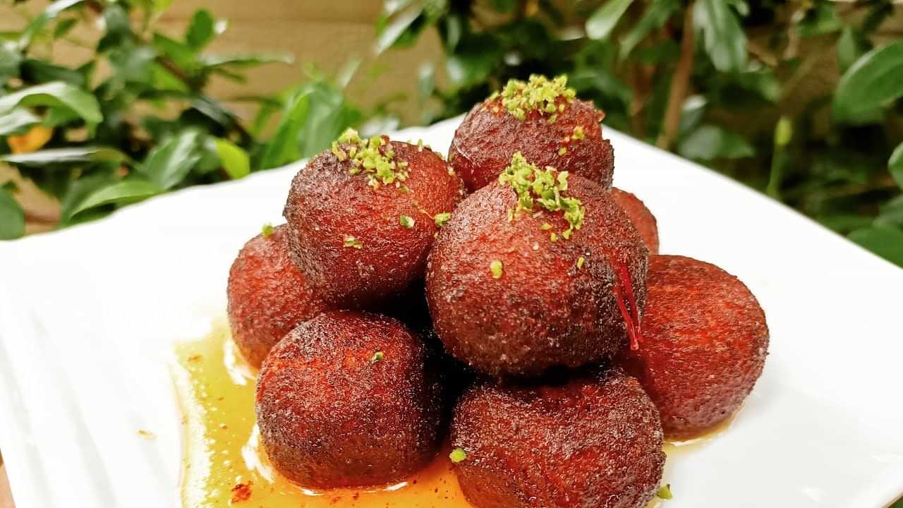 Gulab Jamun Recipe: பால் பவுடர் தேவையில்ல இந்த 4 பொருள் இருந்தா போதும் ஜூஸியான குலாப் ஜாமூன் வீட்டிலேயே செய்யலாம்..