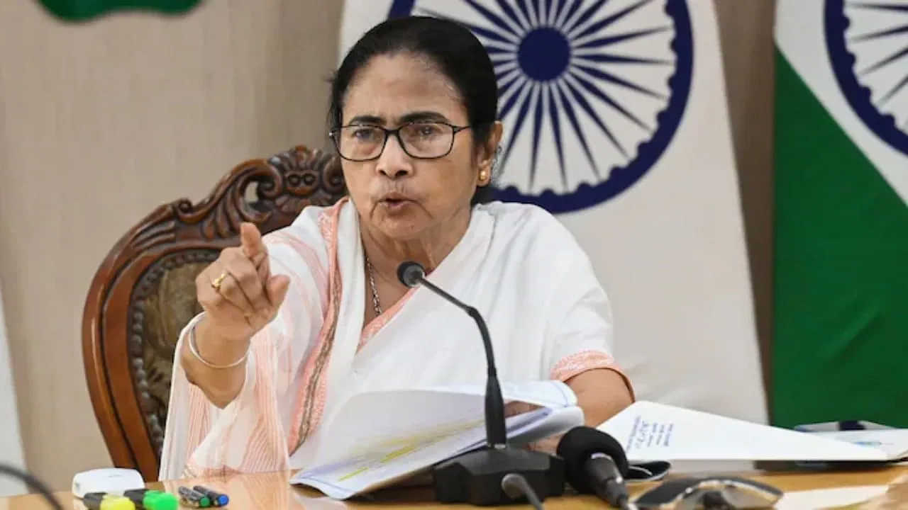 NITI Aayog: ”மைக் ஆஃப்.. 5 நிமிடம் கூட பேச விடவில்லை நிதி ஆயோக் கூட்டத்தில் இருந்து கோபமாக வெளியேறிய மம்தா!