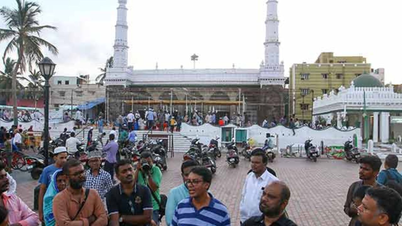 Muharram Holiday:  பள்ளி, கல்லூரி, வங்கி இன்று லீவ்.. மொஹரம் பண்டிகையொட்டி பொது விடுமுறை!