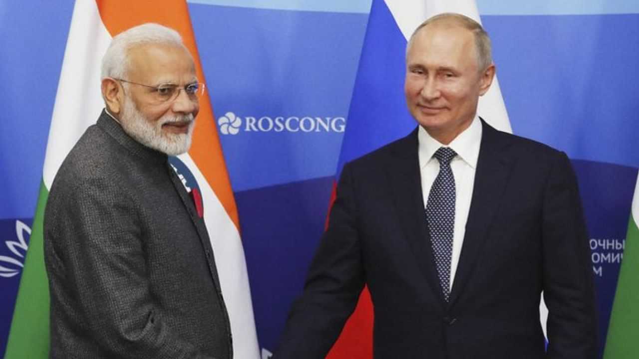 PM Modi Russia Visit: 3 நாள் வெளிநாட்டு பயணம்.. ரஷ்ய அதிபர் புதினுடன் பிரதமர் மோடி முக்கிய பேச்சுவார்த்தை.. முழு விவரம்..