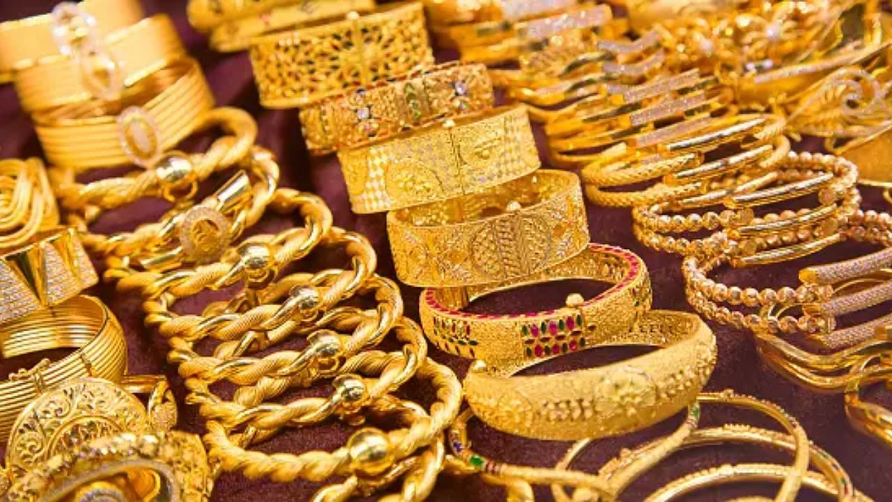 Gold Price Today : மாத தொடக்கத்தில் அதிரடியாக உயர்ந்த தங்கம் விலை.. எவ்வளவு தெரியுமா?