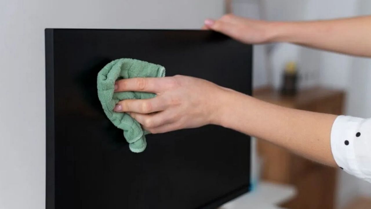 TV Screen Cleaning: எல்இடி ஸ்மார்ட் டிவியை இப்படி சுத்தம் பண்ணுங்க.. இல்லனா நஷ்டம் உங்களுக்குதான்!