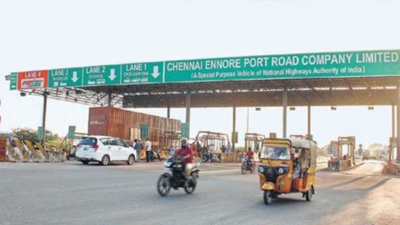 Toll Plaza Fee: வாகன ஓட்டிகளுக்கு ஷாக்.. தமிழகத்தில் உயருகிறது சுங்கச்சாவடி கட்டணம்.. இவ்வளவா?