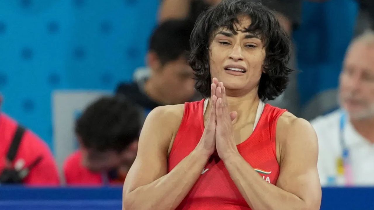 Vinesh Phogat Journey: நடு ரோட்டில் போராட்டம்.. ஒலிம்பிக் தகுதி நீக்கம்.. வினேஷ் போகத் வாழ்வின் கருப்பு பக்கங்கள்!