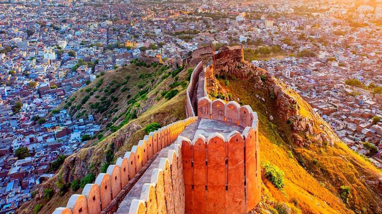 Jaipur Travel Tips: மழைக்காலத்தில் குடும்பத்துடன் செல்ல சிறந்த சுற்றுலா தலம்.. அன்புடன் அழைக்கும் ஜெய்ப்பூர்!