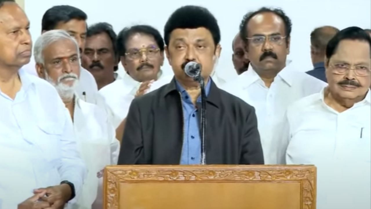 CM Stalin: அமெரிக்கா புறப்பட்டார் மு.க.ஸ்டாலின்.. உற்சாகமாக வழியனுப்பிய அமைச்சர்கள், தொண்டர்கள்!