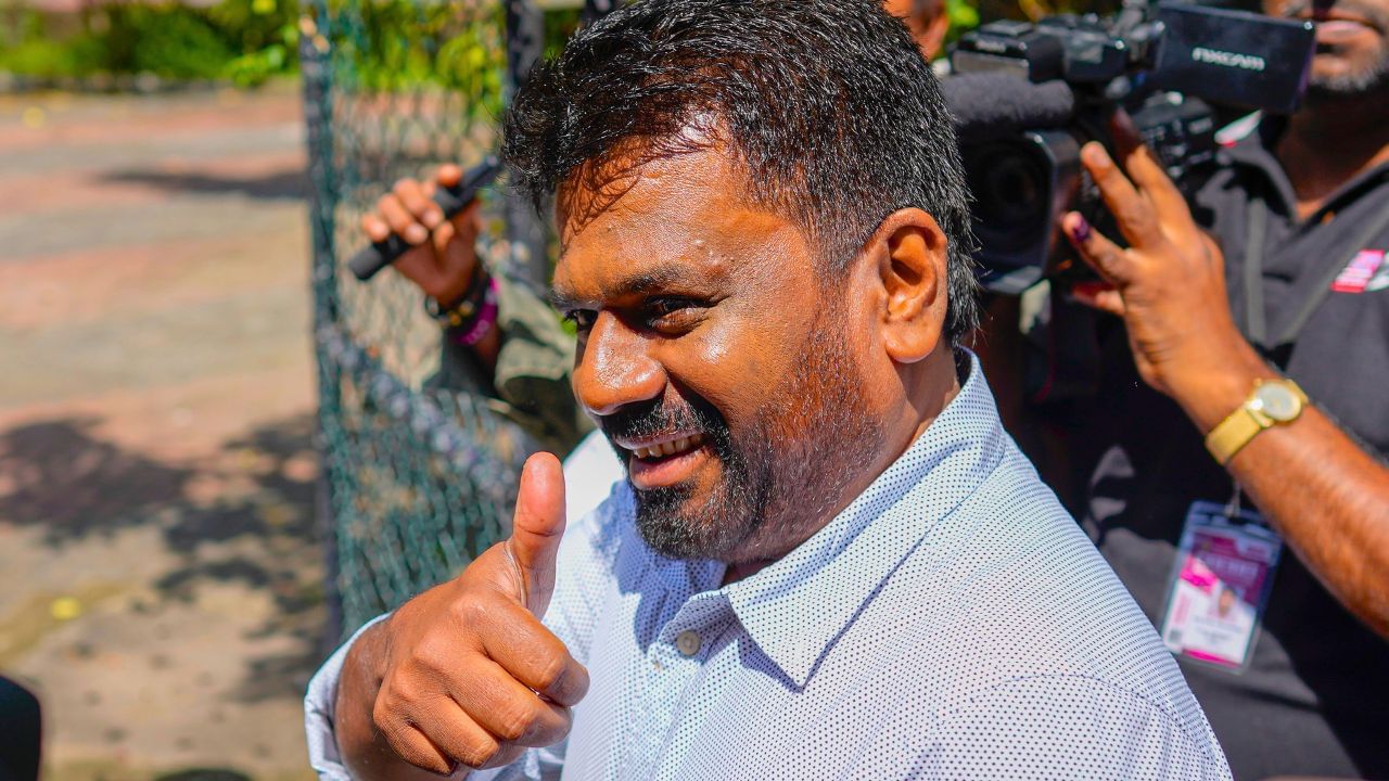 Srilanka Presidential Election : விறுவிறுப்பாக நடைபெறும் இலங்கை அதிபர் தேர்தல் வாக்கு எண்ணிக்கை.. முன்னிலை வகிக்கும் அனுரகுமார நிஸாநாயக்க!