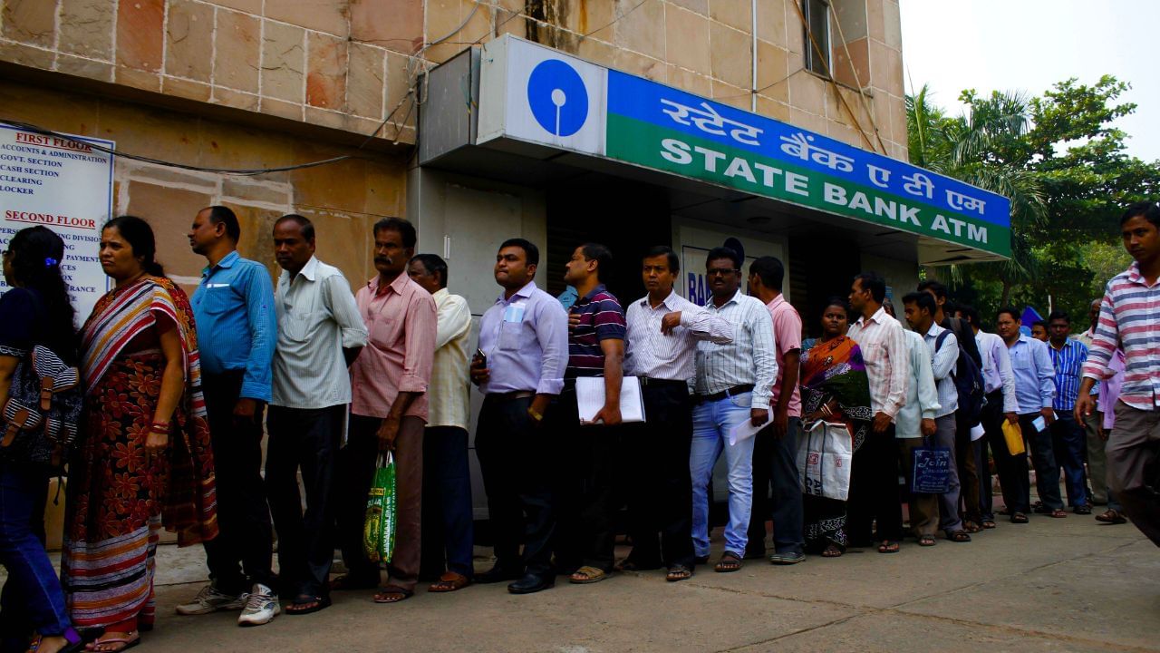 Bank Holiday : அக்டோபர் மாதத்தில் 9 நாட்கள் வங்கிகள் செயல்படாது.. முழு விவரம் இதோ!