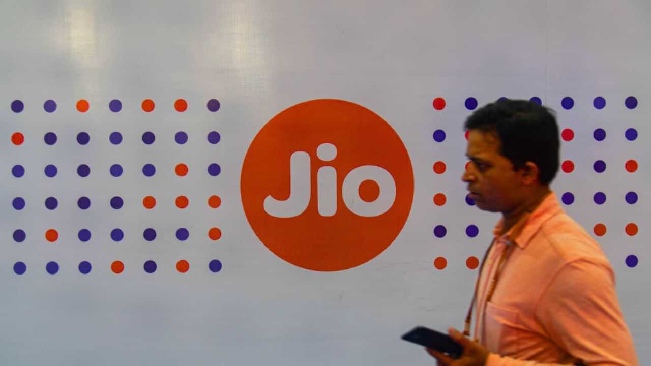 Jio Mobile Recharge : கூடுதல் கட்டணம் செலுத்தாமல் ஜியோ ரீச்சார்ஜ் செய்வது எப்படி.. இத கட்டாயம் தெரிஞ்சிக்கோங்க!