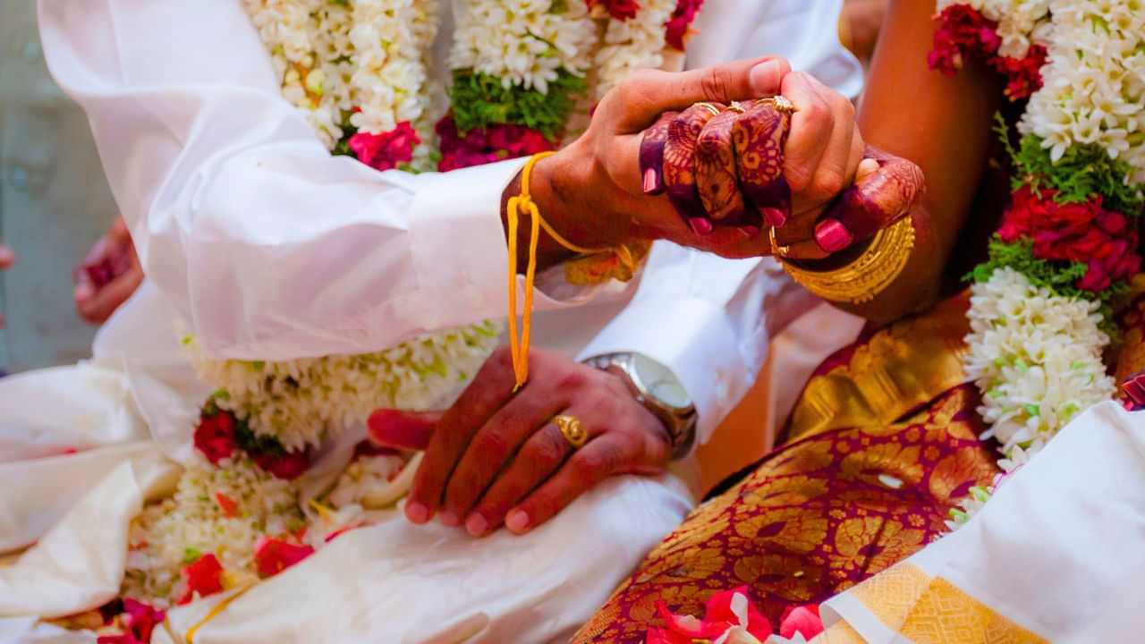 Marriage : கணவரை சுற்றுலாவுக்கு அனுப்புவேன்.. மணப்பெண்ணிடம் பத்திரத்தில் கையெழுத்து வாங்கிய மணமகனின் நண்பர்கள்!