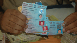 PAN Card: ஒன்றுக்கு மேற்பட்ட பான் கார்டு வைத்திருக்கலாமா? விதிகள் சொல்வது என்ன?