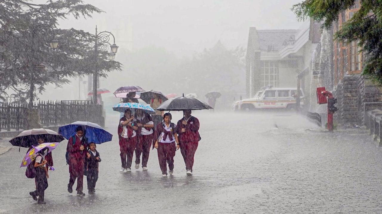 Tamilnadu Weather Alert: உருவாகிறது காற்றழுத்த தாழ்வு பகுதி.. தமிழகத்தில் எங்கெல்லாம் மழை தெரியுமா? வானிலை மையம் எச்சரிக்கை!