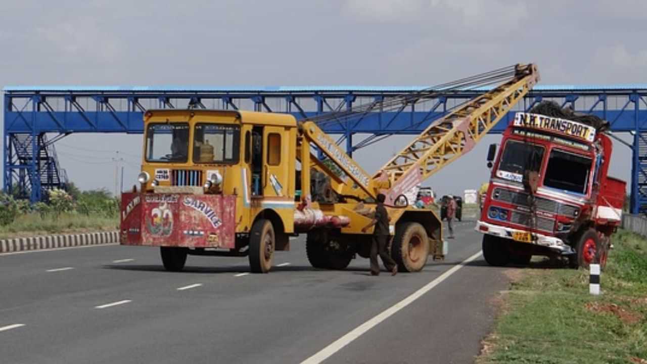 Chidambaram Accident: கார் - லாரி நேருக்கு நேர் மோதி கோர விபத்து.. குழந்தை உட்பட 5 பேர் உயிரிழந்த சோகம்..