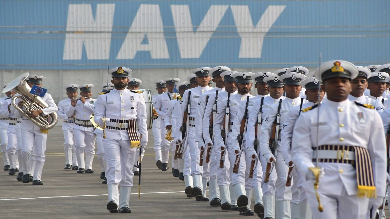 Indian Navy Jobs: டிகிரி முடித்தவரா? மத்திய அரசு வேலை.. உடனே அப்ளை பண்ணுங்க!