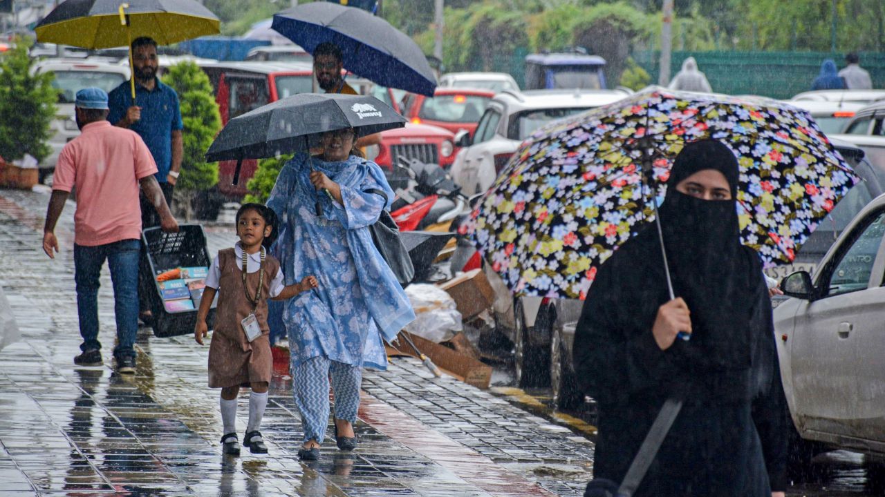 Tamilnadu Weather Alert: திருச்சியில் 11 செ.மீ மழை பதிவு.. இன்றும் 13 மாவட்டங்களுக்கு கனமழை எச்சரிக்கை..  எந்தெந்த மாவட்டங்களில்?