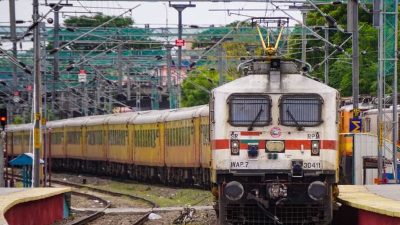 Train Cancellation: திருசெந்தூர் - நெல்லை இடையே பயணிகள் ரயில் ரத்து.. எத்தனை நாட்களுக்கு? எப்போது முதல்?