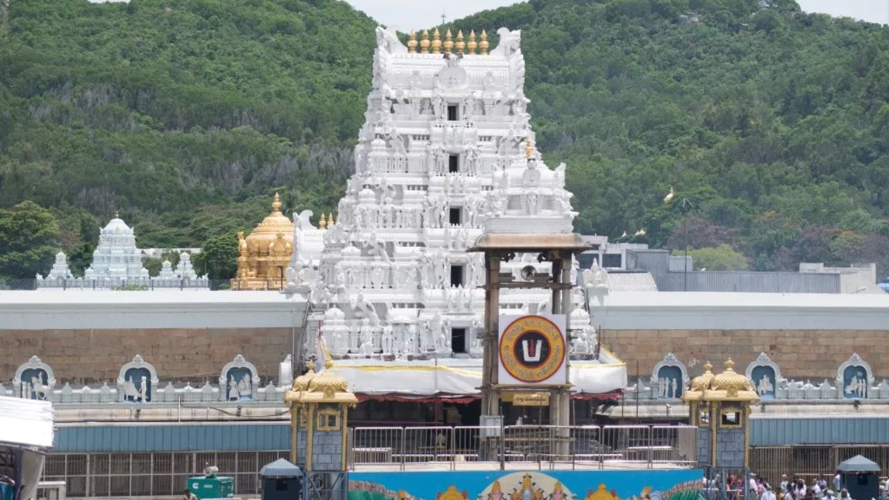 Tirupati: வசூலை அள்ளும் திருப்பதி.. ரூ.921 கோடி பெறப்பட்டுள்ளதாக தேவஸ்தானம் அறிவிப்பு..