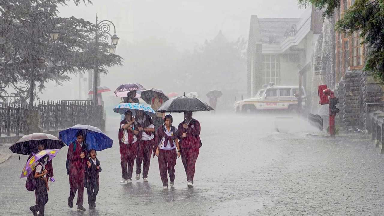 School Leave: ரெட் அலர்ட்.. சென்னை உட்பட 10 மாவட்ட பள்ளி, கல்லூரிகளுக்கு நாளை விடுமுறை!