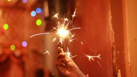 Diwali 2024: பட்டாசுகளை பாதுகாப்பாக வெடிக்க இந்த விஷயங்களை ஃபாலோ பண்ணுங்க!