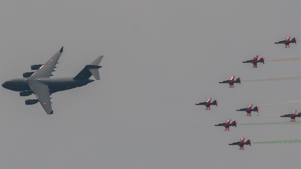 Chennai Air Show: களைக்கட்டும் வான் சாகச நிகழ்ச்சிகள்.. சென்னை மெரினா கடற்கரை ரெட் சோனாக அறிவிப்பு..