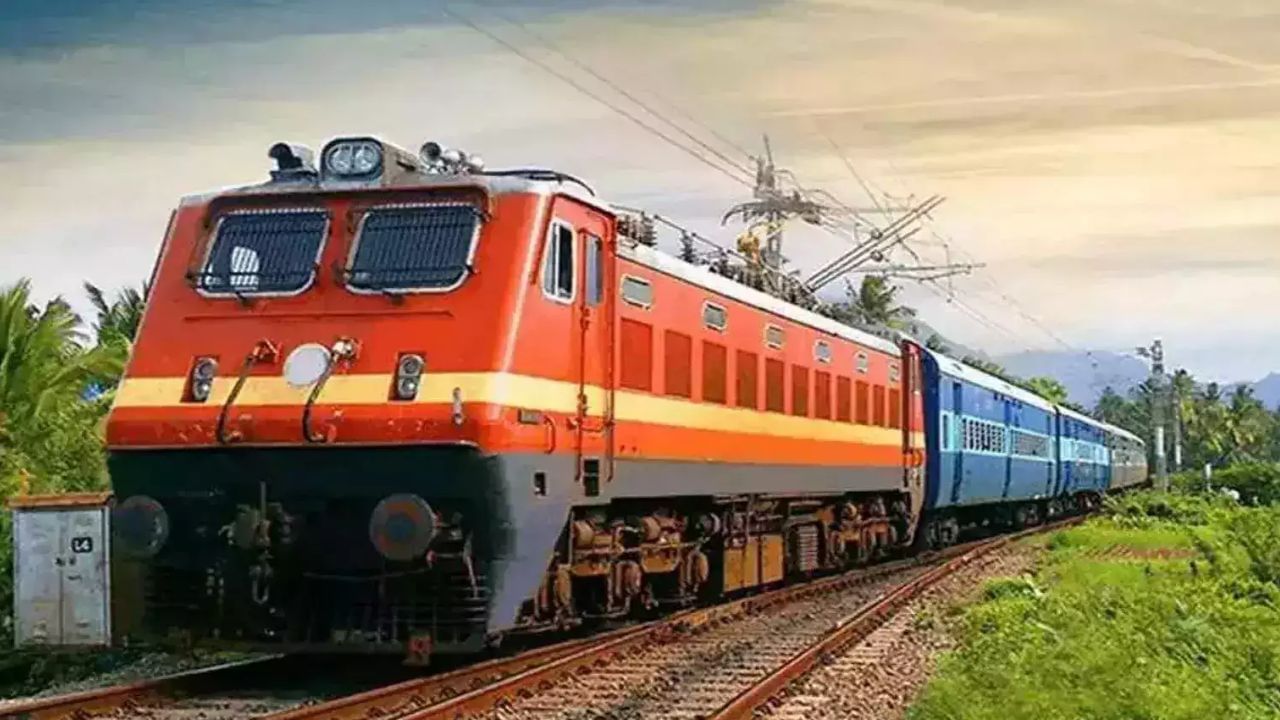 Indian Railways: காலி பணியிடங்களில் முன்னாள் ஊழியர்கள்.. ரயில்வே முடிவுக்கு பெருகும் எதிர்ப்பு!