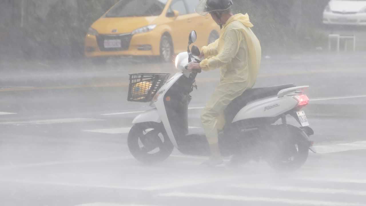 Tamilnadu Weather Alert: அடுத்த 5 நாட்களுக்கு தென் மாவட்டங்களில் கொட்டப்போகும் கனமழை.. சென்னையில் மழைக்கு வாய்ப்புள்ளதா?