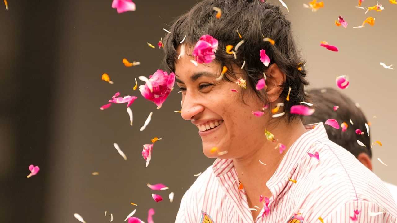 Vinesh Phogat: ஹரியானா தேர்தல்.. ஒருவழியாக வெற்றி... அரசியலில் சாதித்த வினேஷ் போகத்!