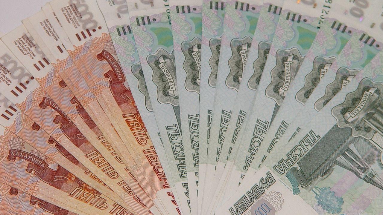 Russian ruble weakens