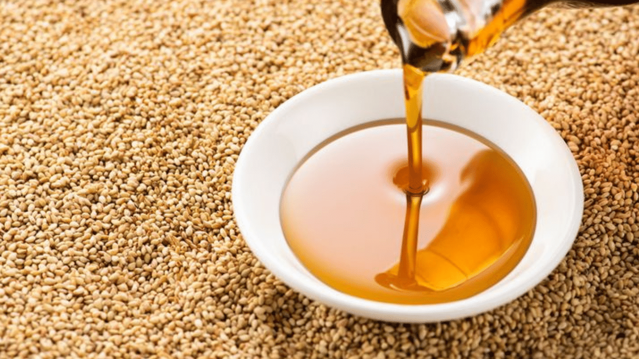 Sesame Oil: எள் எண்ணெய்யை உடலில் பூசுவதால் ஏற்படும் நன்மைகள்..