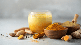 Turmeric Milk: பாலில் மஞ்சள் சேர்த்து குடிக்கலாமா? பின்விளைவுகள் வருமா?