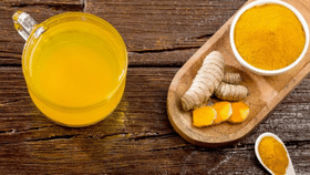 Turmeric Water: பட்டு போன்ற பளபளப்பான சருமம் வேண்டுமா? மஞ்சள் கலந்த நீரை பயன்படுத்துங்க!