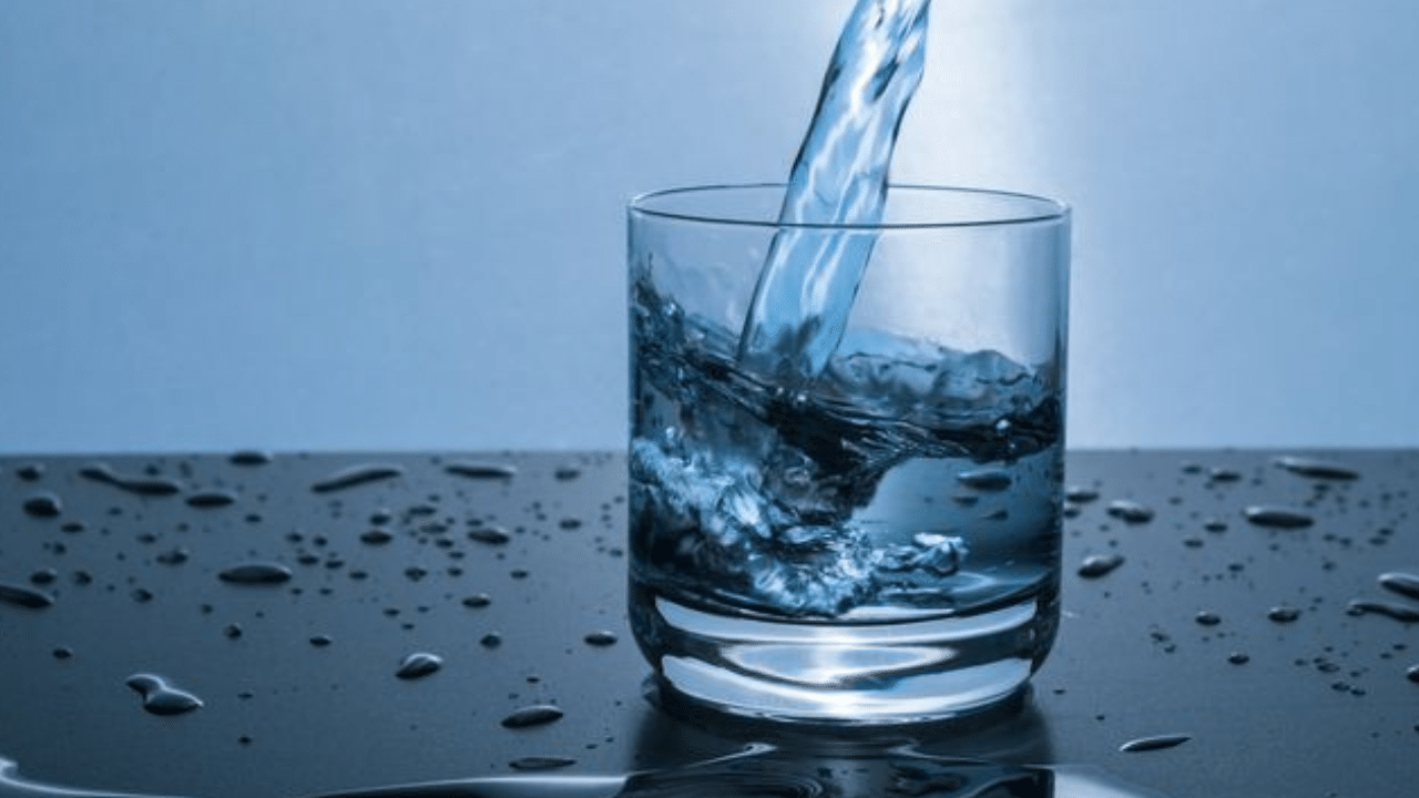 Cooling Water: குளிர்ந்த நீரை குடிப்பதை தவிர்க்க முடியவில்லை? இந்தப் பிரச்சினைகளை சந்திக்க தயாராகுங்கள்...