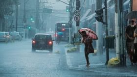 Cyclone Fengal: நாளை காலை உருவாகும் புயல்.. ரெட் அலர்ட் வாபஸ் பெறுவதாக அறிவிப்பு!