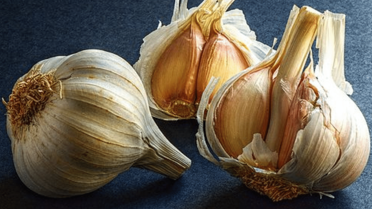 Garlic: உடலில் கெட்ட கொலஸ்ட்ராலை குறைக்க உதவும் பூண்டின் நன்மைகள்...