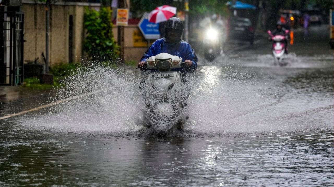 Tamilnadu Weather Update: கனமழையால் தூத்துக்குடியில் வெள்ளம்.. அடுத்த 7 நாட்கள்! தமிழ்நாட்டில் எங்கெல்லாம் மழைக்கு வாய்ப்பு..?