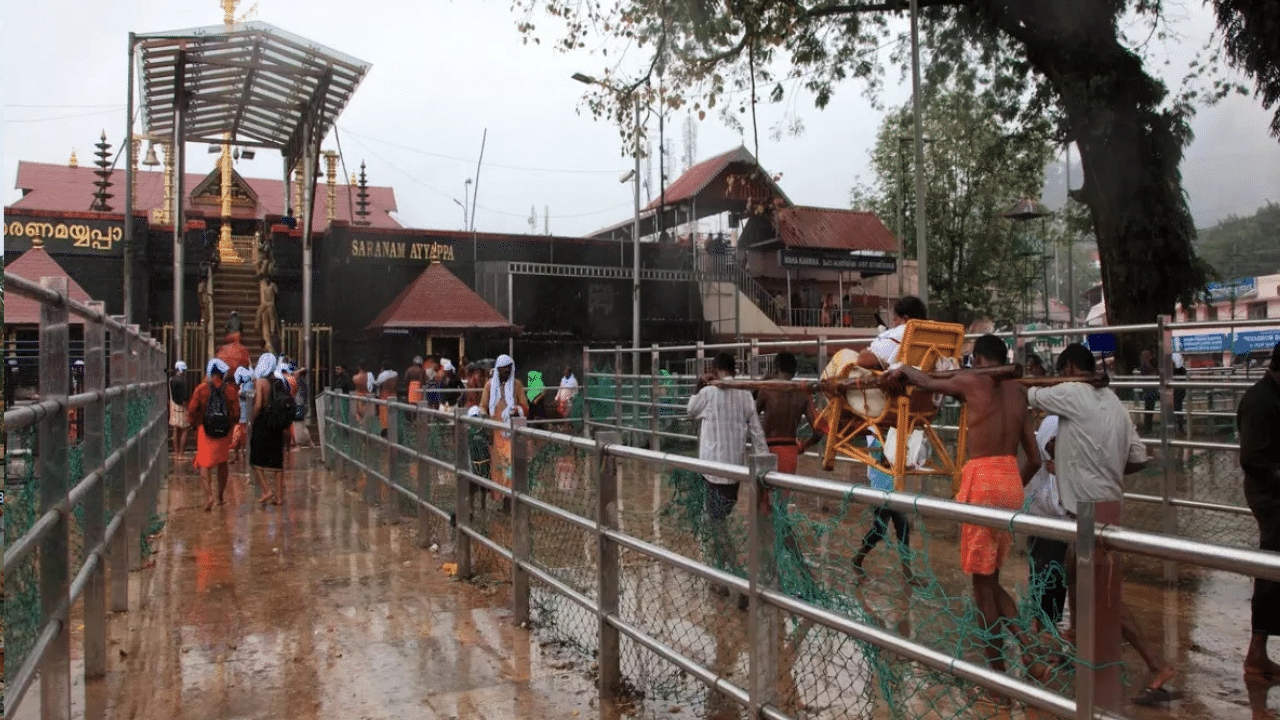 Sabarimala: சபரிமலையில் வெள்ளம்.. பக்தர்கள் பம்பை ஆற்றில் இறங்க தடை..